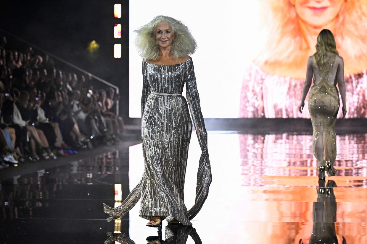 Helen Mirren looks stunning on the runway, advocating for ageing naturally. Photo: AFP