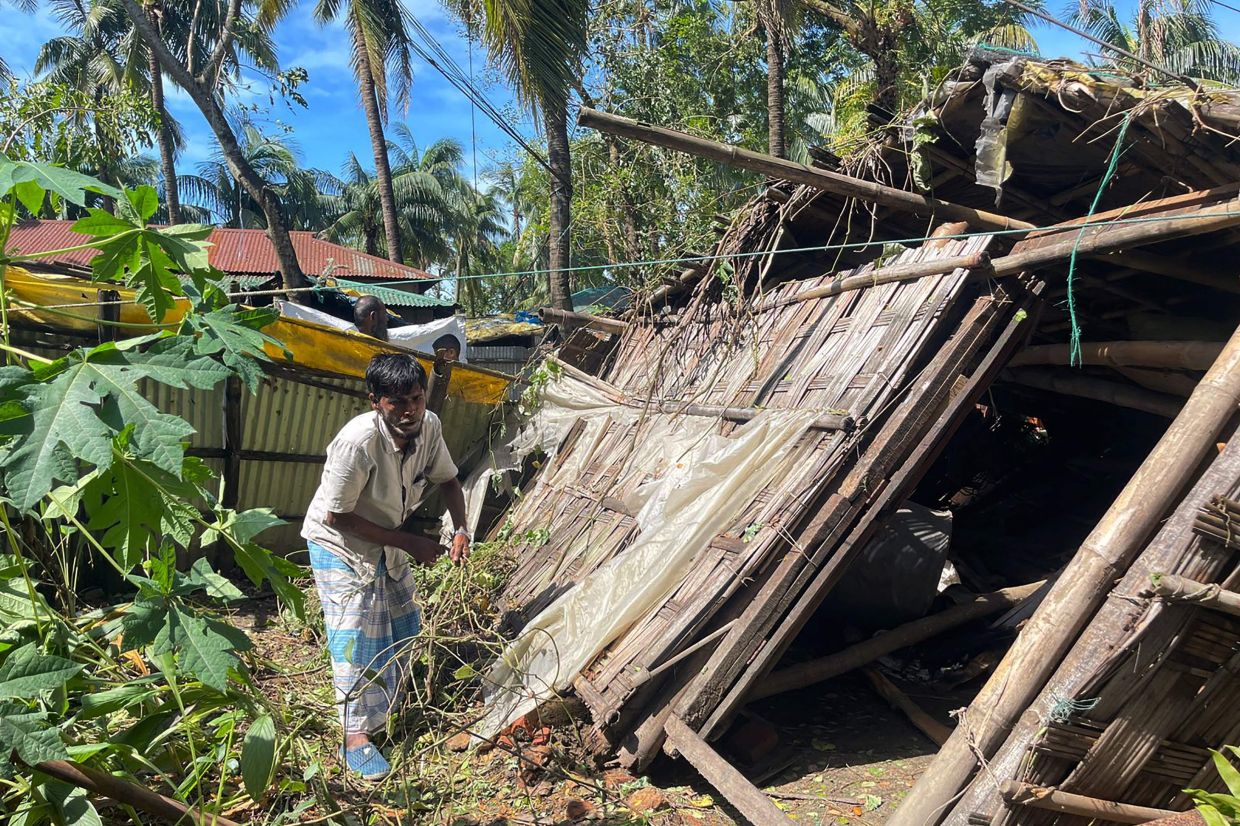 Two killed, nearly 275,000 Myanmar Rohingya flee Bangladesh cyclone in Cox's Bazar - Vimarsana News