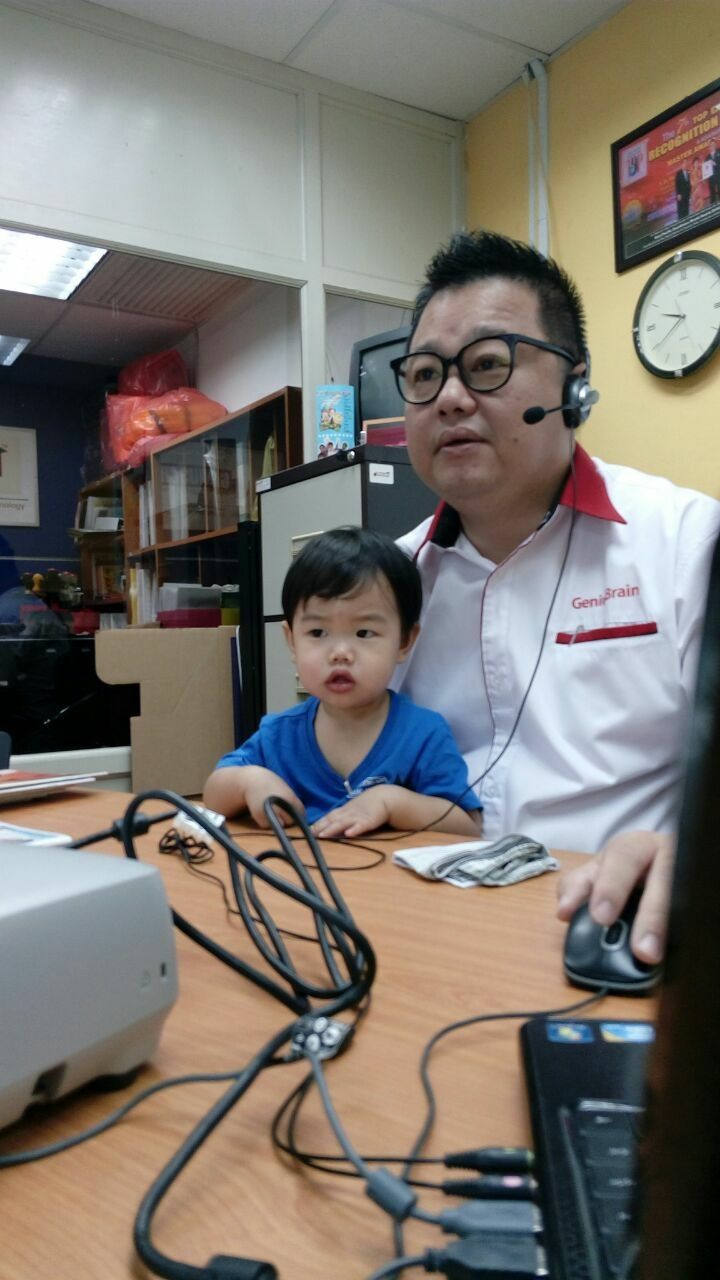 During his rehabilitation period, Chin used to conduct his work online with his left hand while holding his son with his right.