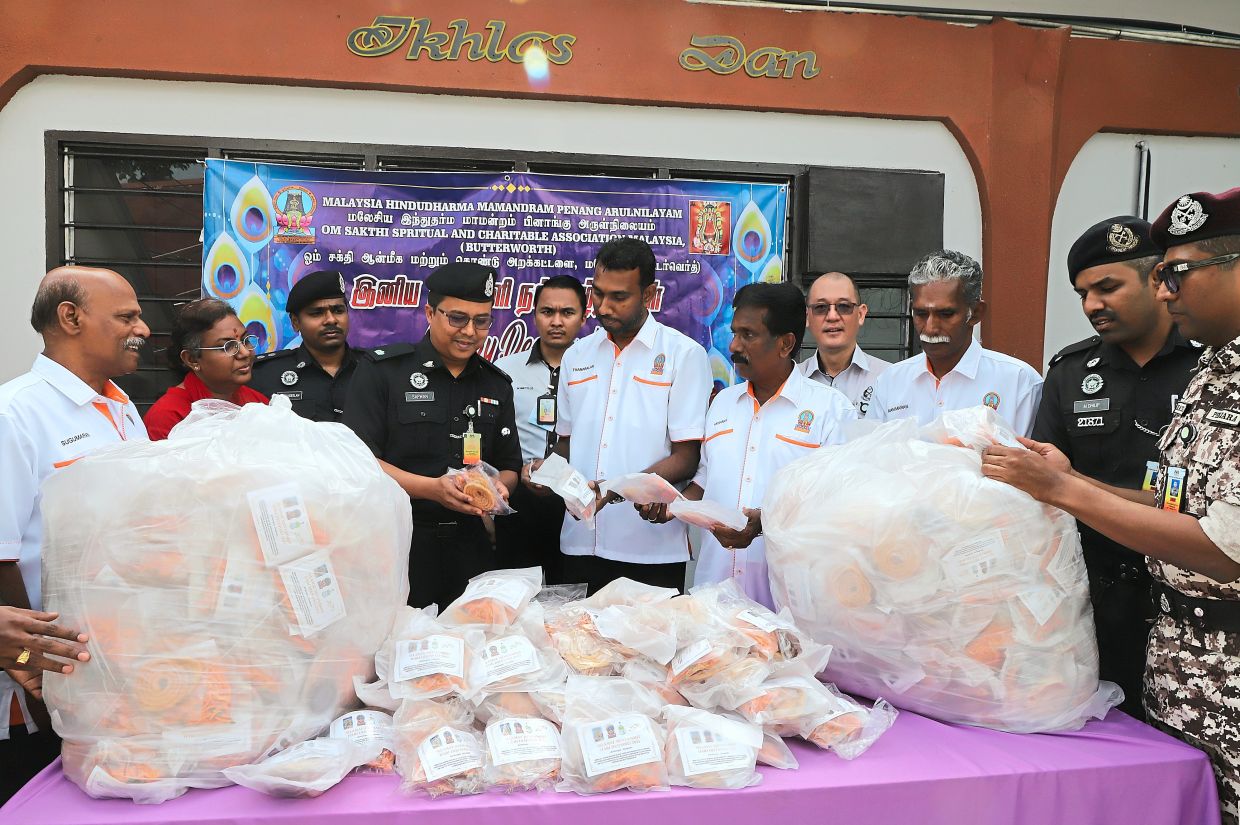 Festive cheer behind bars - Vimarsana News