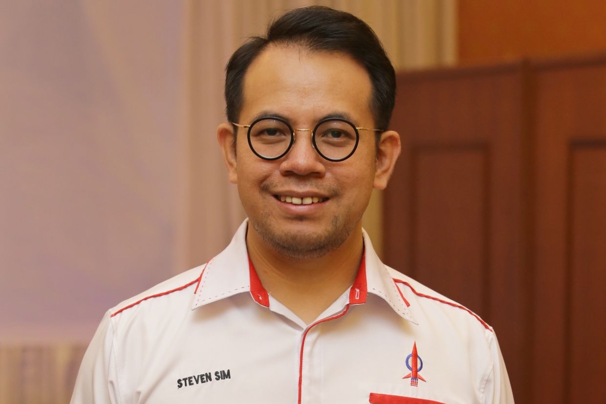 Sim: Govt won't peg ringgit - Vimarsana News