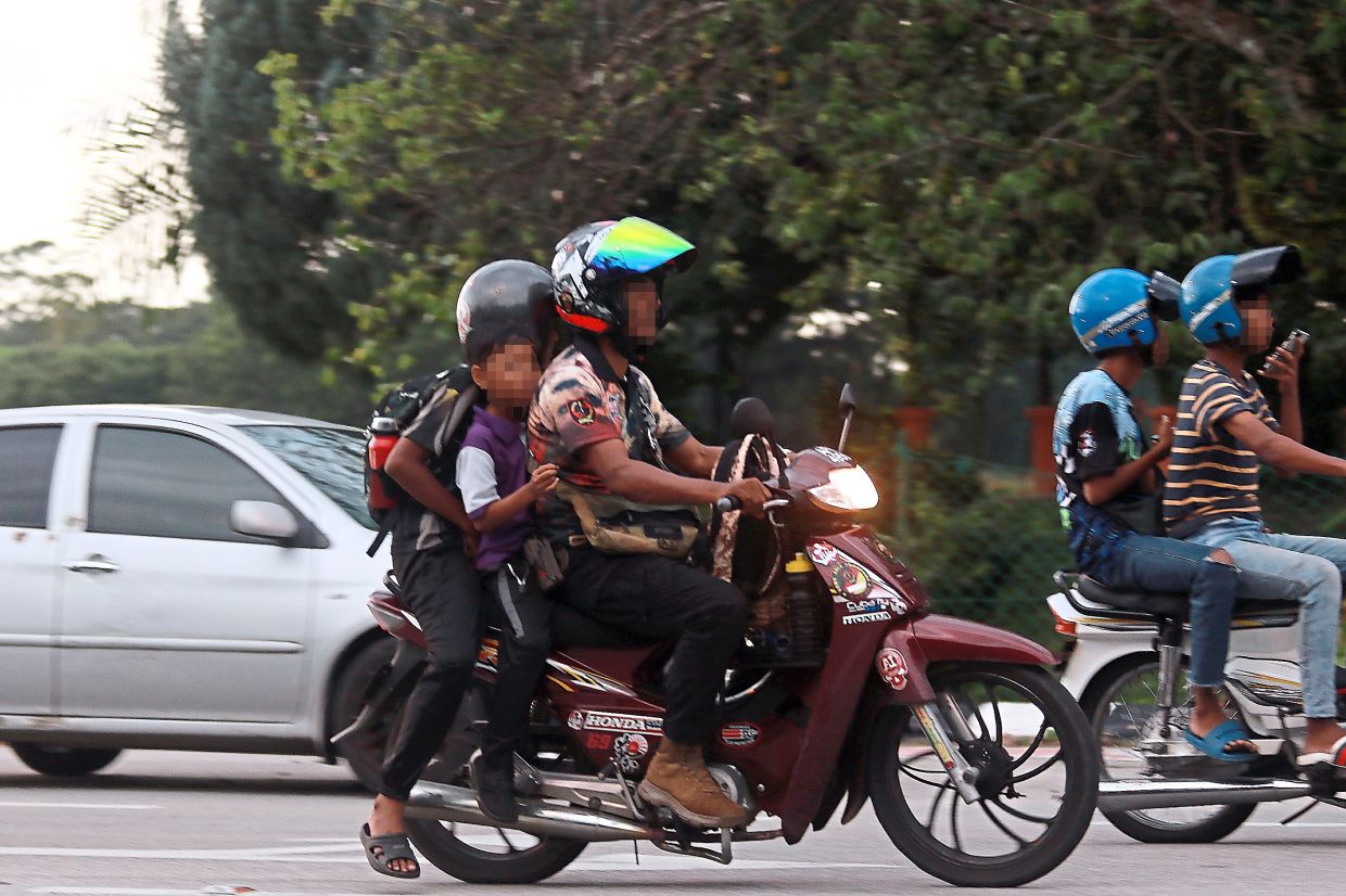 Risky rides on motorbikes - Vimarsana News