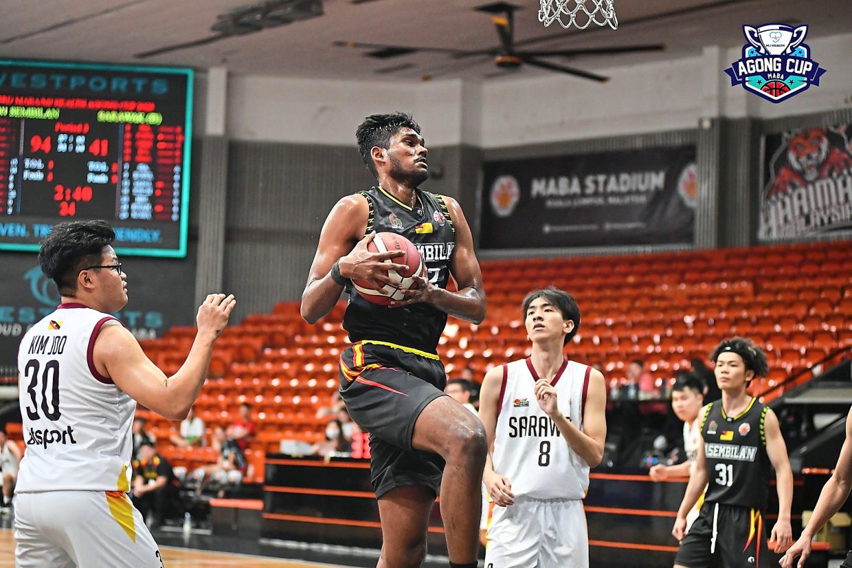 Basketball Negri’s Sharwhin sure knows how to use his height to his