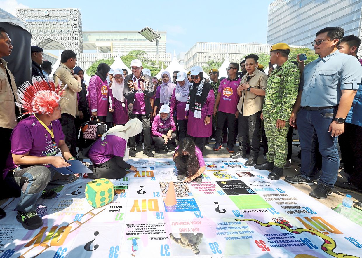 Family values must be protected, says Anwar - Vimarsana News