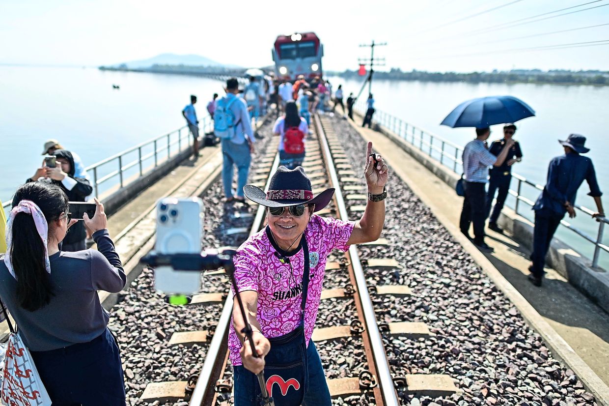 All aboard the 'floating train' - Vimarsana News