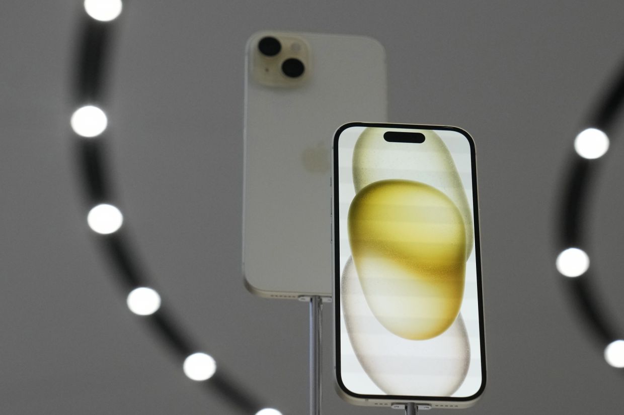 Apple shrunk the iPhone's carbon footprint. There's a way to shrink it even further - Vimarsana News