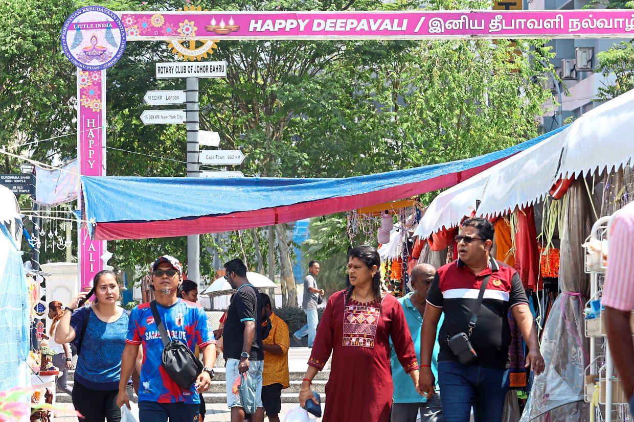 Bazaar business affected by online shopping, expos - Vimarsana News
