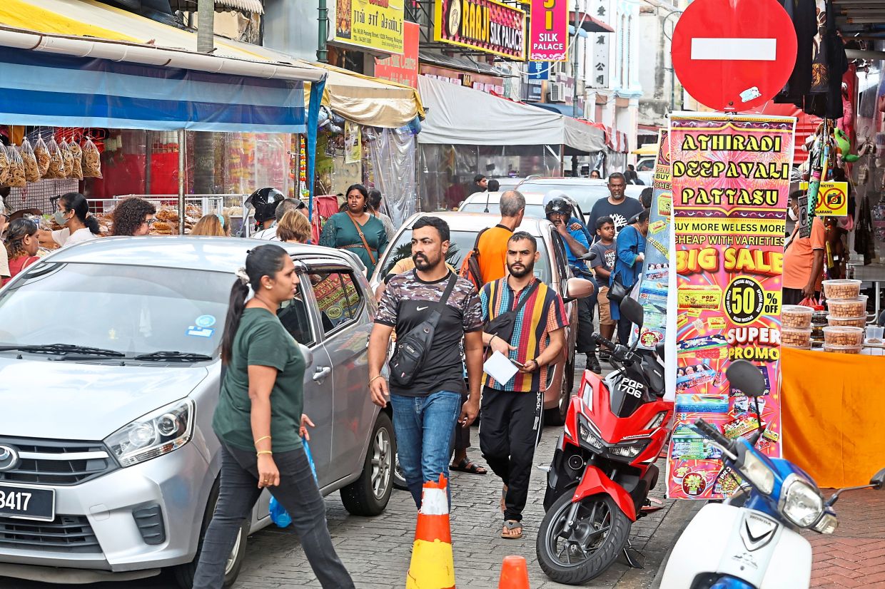 'Business slow despite crowds in town for Deepavali' - Vimarsana News