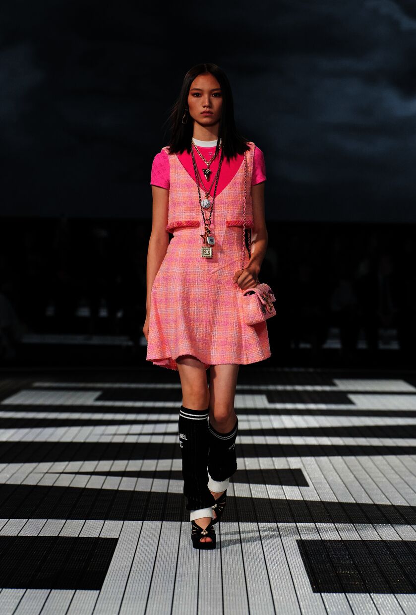 Pink is a favoured colour this fashion season. They are seen in various sweet shades. Photo: Chanel