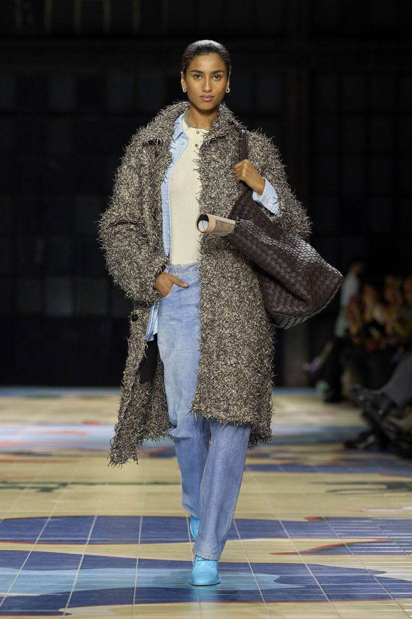 Bottega Veneta’s iconic woven leather tote embodies a subtle and sophisticated sense of luxury. Photo: Bottega Veneta