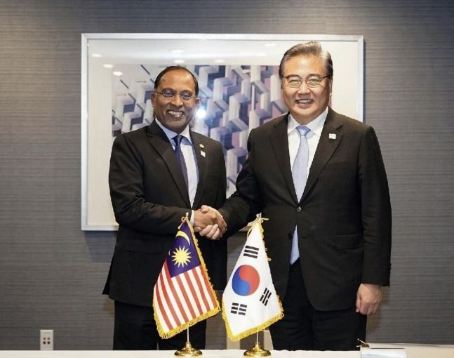S. Korea's top diplomat hold talks with Malaysian and Indonesian counterparts at APEC - Vimarsana News