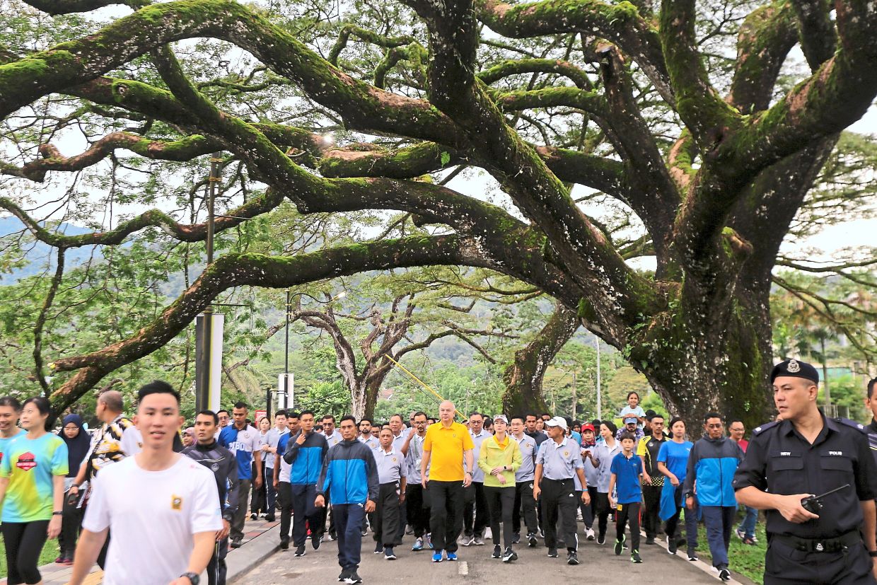 Thousands join Perak Sultan for birthday run - Vimarsana News