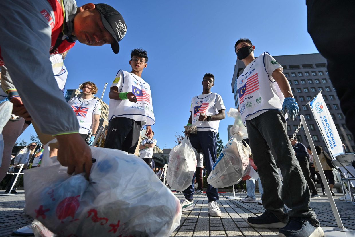 Load of rubbish litterhunters vie for unusual world title in Tokyo The Star