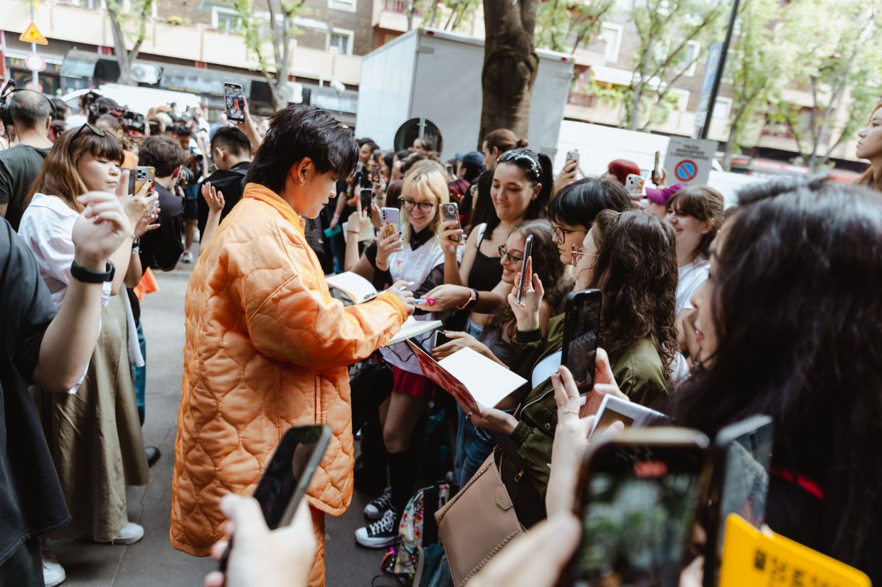 Alvin Chong greets his fans upon arrival at the Onitsuka Tiger Spring/Summer 2024 runway show held during Milan Fashion Week in September. Photo: Alvin Chong