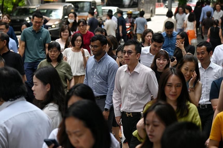 Singapore civil servants to receive 0.6-month year-end bonus - Vimarsana News