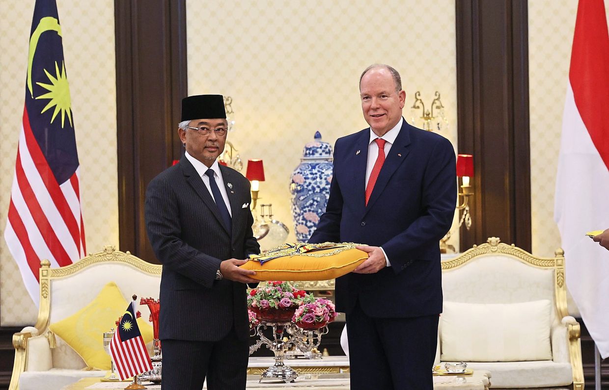 Monaco's Prince Albert accorded state welcome at Istana Negara - Vimarsana News