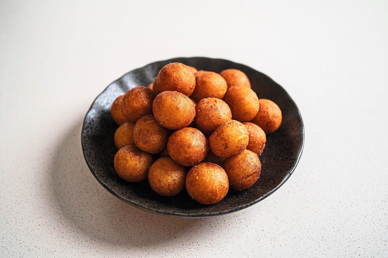 Deep-fried potato balls. — Photos: LOH YI JUN