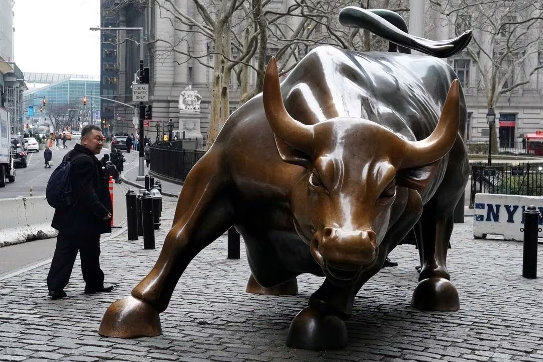 Rate cut hopes buoy US stocks ahead of uncertain 2024 - Vimarsana News