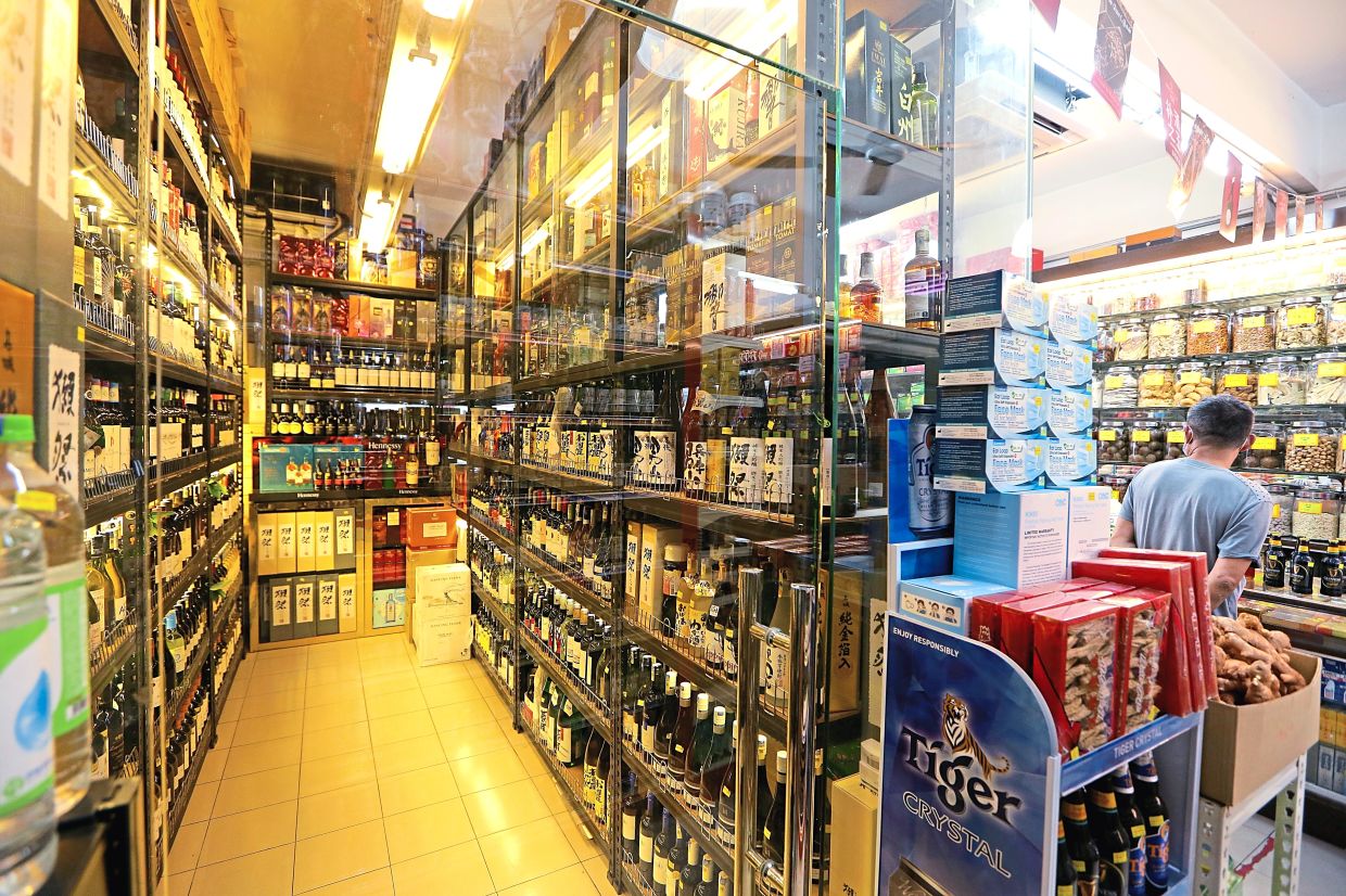 FT PAS Youth upset over lifting of liquor sale restrictions in KL - Vimarsana News