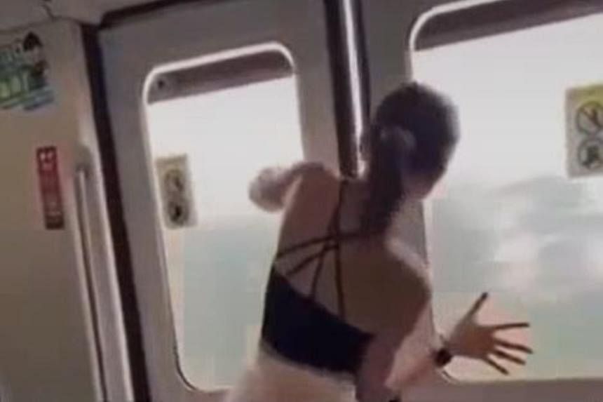 Singapore police investigating passenger who prised open door of moving MRT train - Vimarsana News