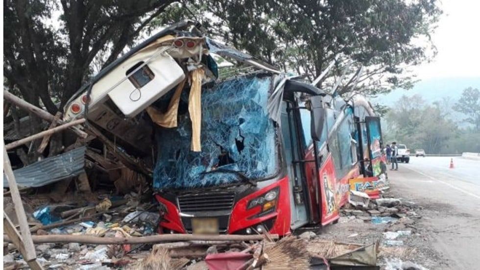 Fourteen dead as bus smashes into tree in Thailand - Vimarsana News