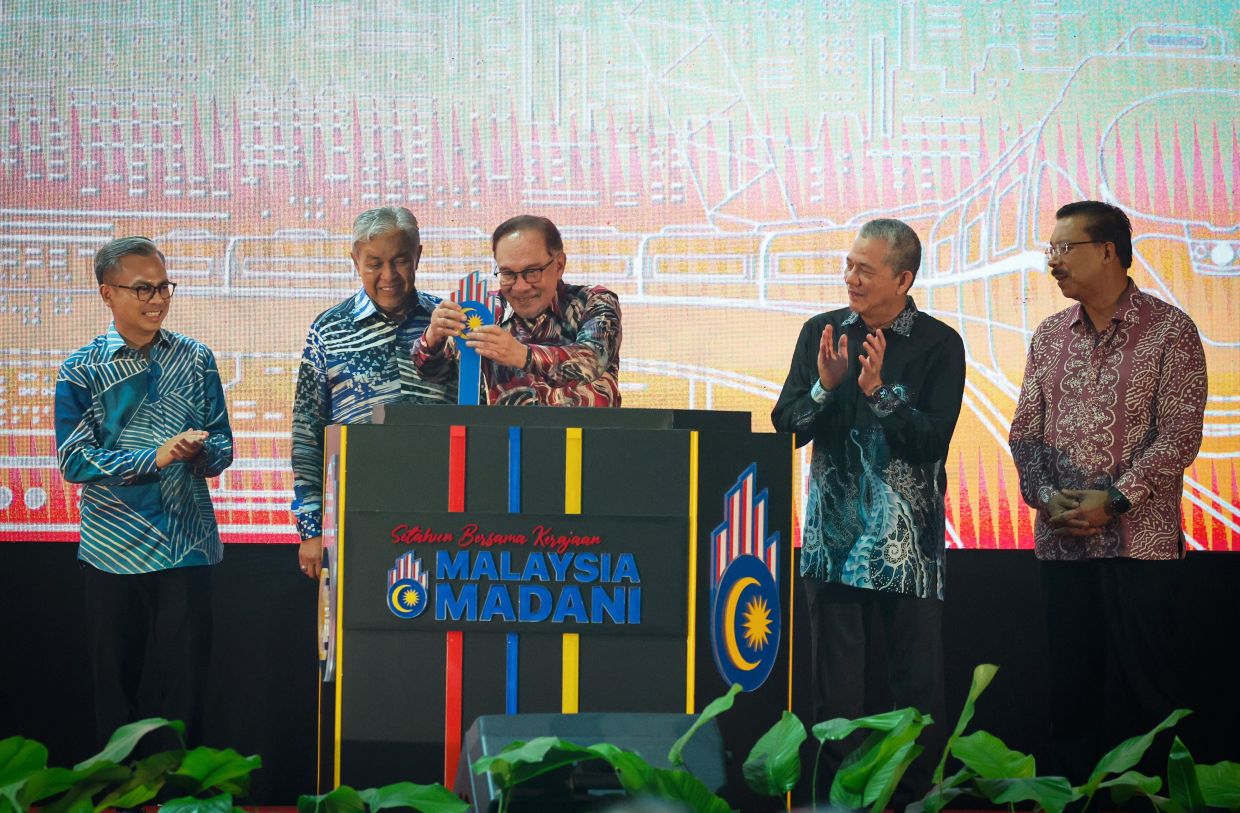 No place for corruption with high govt transparency, says Anwar - Vimarsana News