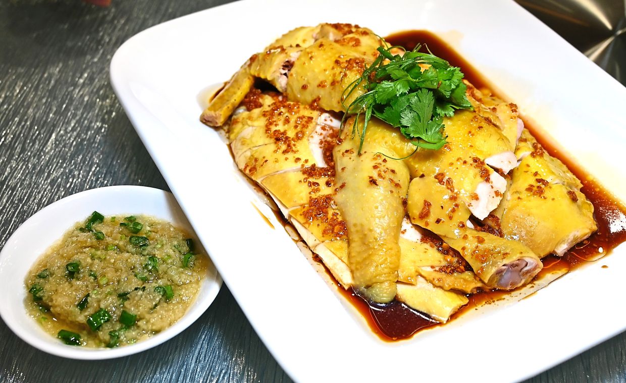 Soft-boiled village chicken with garlic soya sauce.