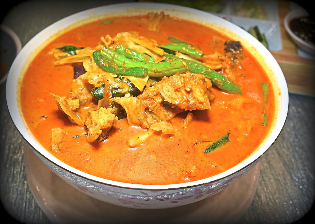 Giant grouper fish-head curry