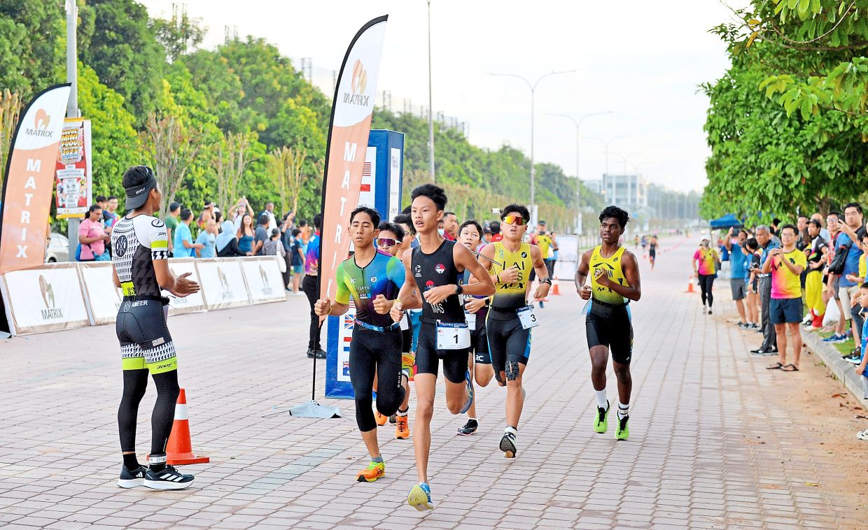 Athletes giving their all in the Malaysia Youth Championship Super Sprint.