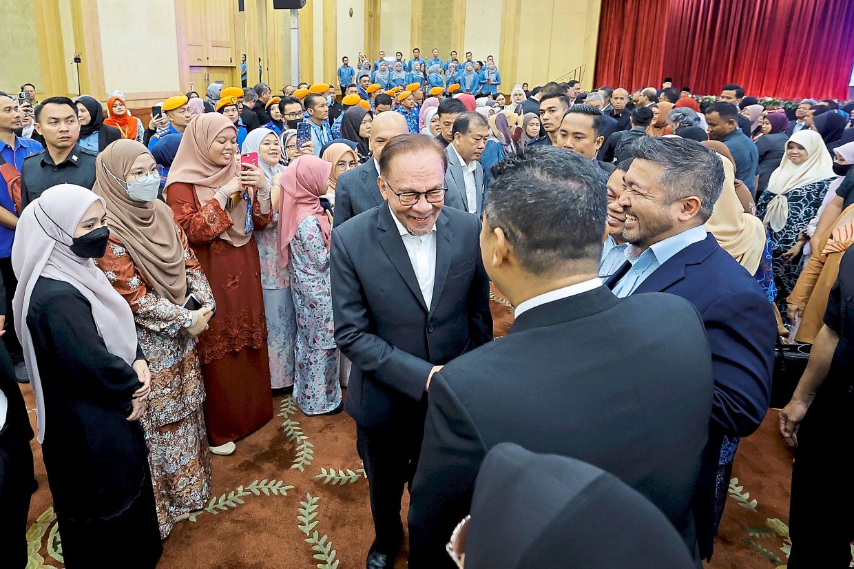 Civil servants urged to continue with their good work - Vimarsana News