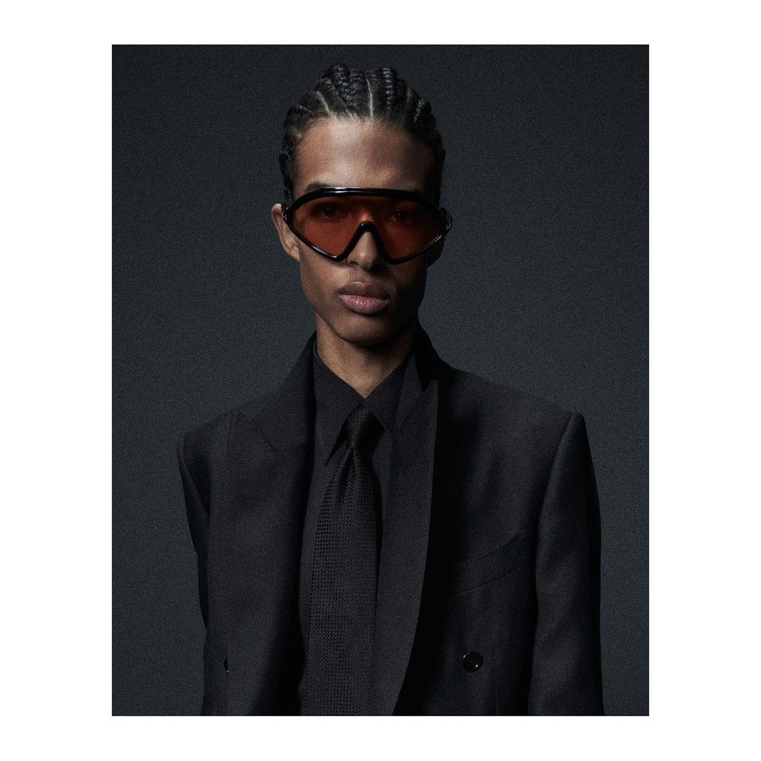 The Lorna sunglasses seamlessly combine a trendy allure with a sporty vibe. Photo: Instagram/Tom Ford