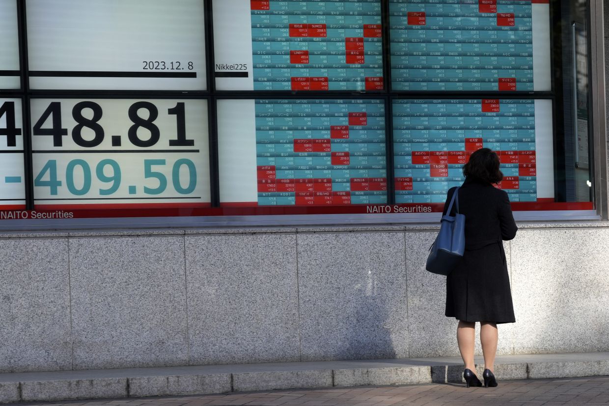 Asia tracks Wall St rally ahead of run of data, Fed decision - Vimarsana News