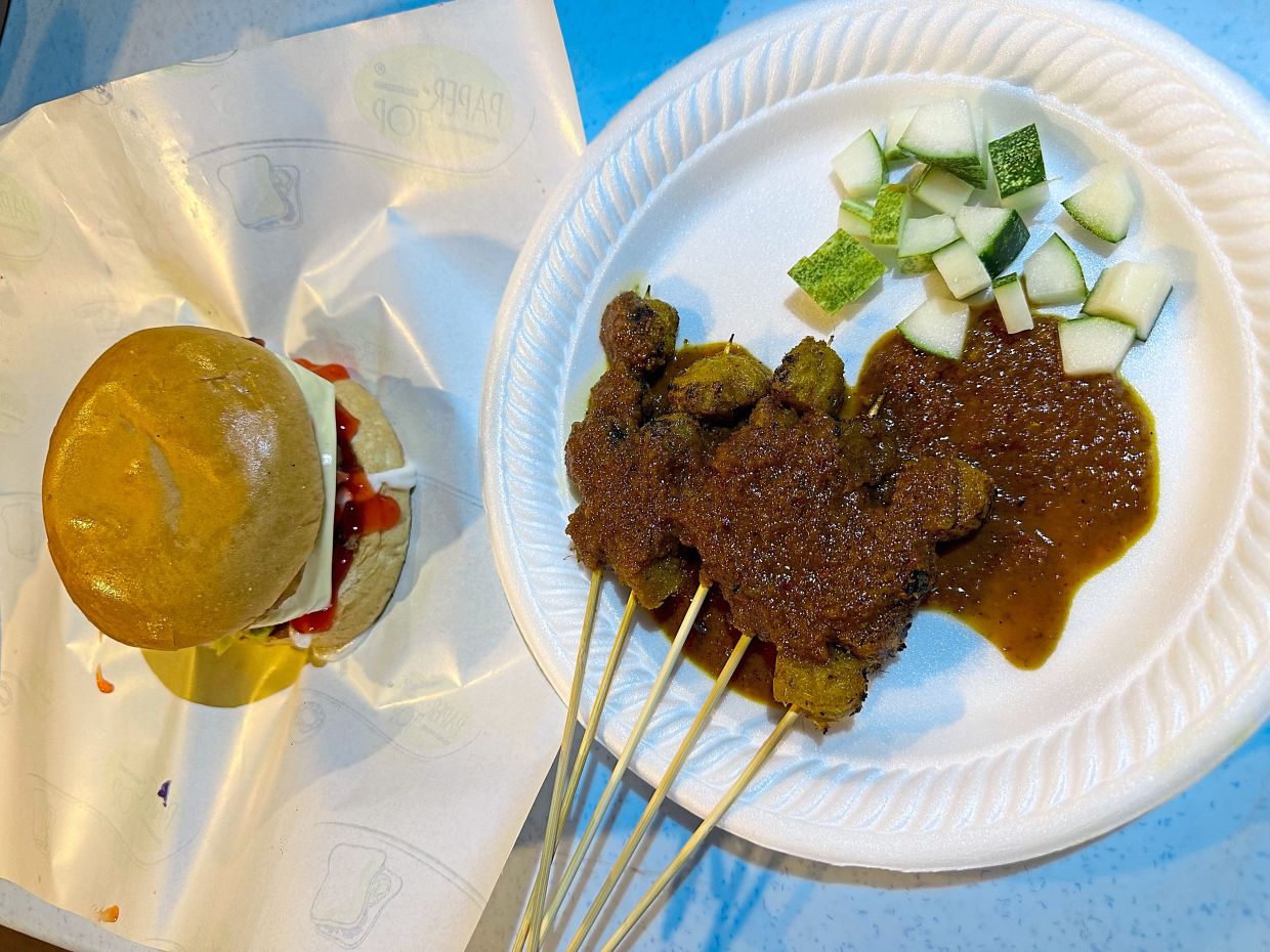 Ex-carpenter carves niche as vegetarian food seller in Sentul - Vimarsana News