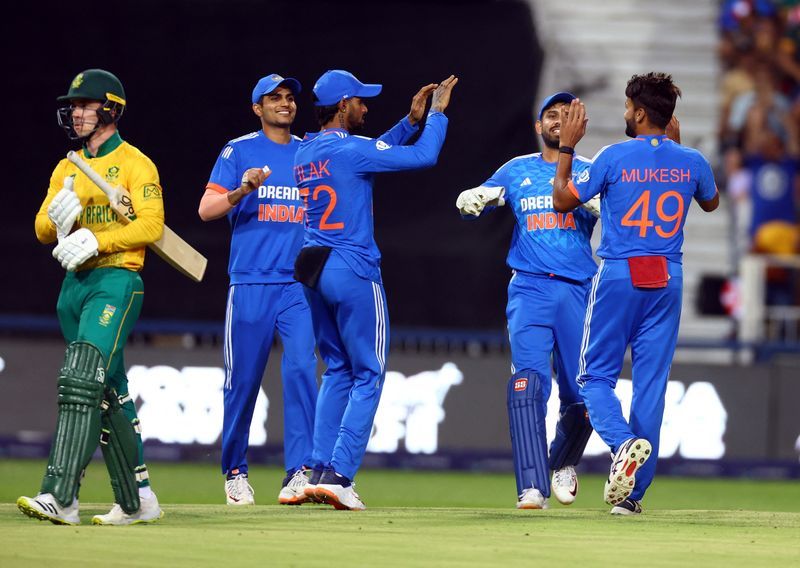 Cricket-India outclass South Africa to square Twenty20 series