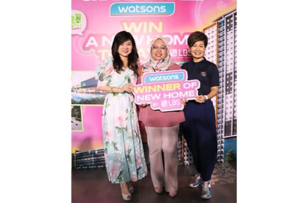 Loyal customer receives brand new house as reward - Vimarsana News