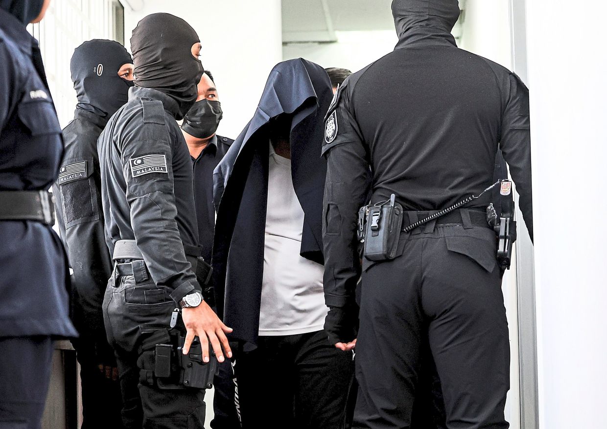 Senior cop charged with murder - Vimarsana News