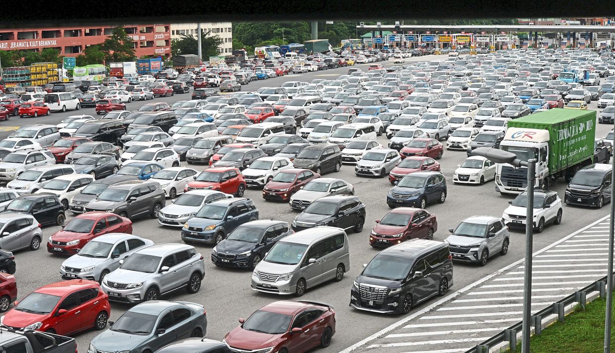Traffic builds up at major highways prior to Christmas - Vimarsana News
