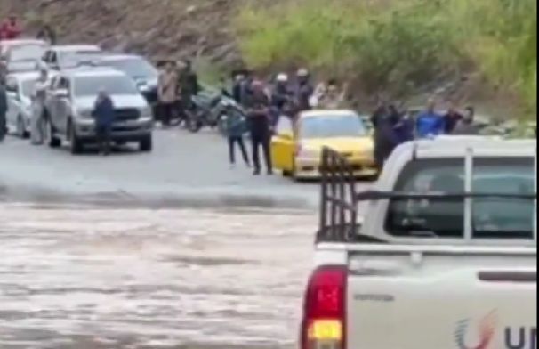 More than 100 vehicles stranded due to road closure in Gua Musang - Vimarsana News