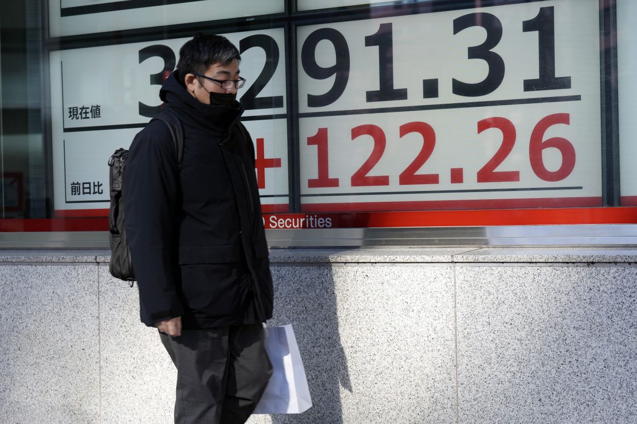 Asian shares gain in quiet holiday trading after Wall St's eighth winning week - Vimarsana News