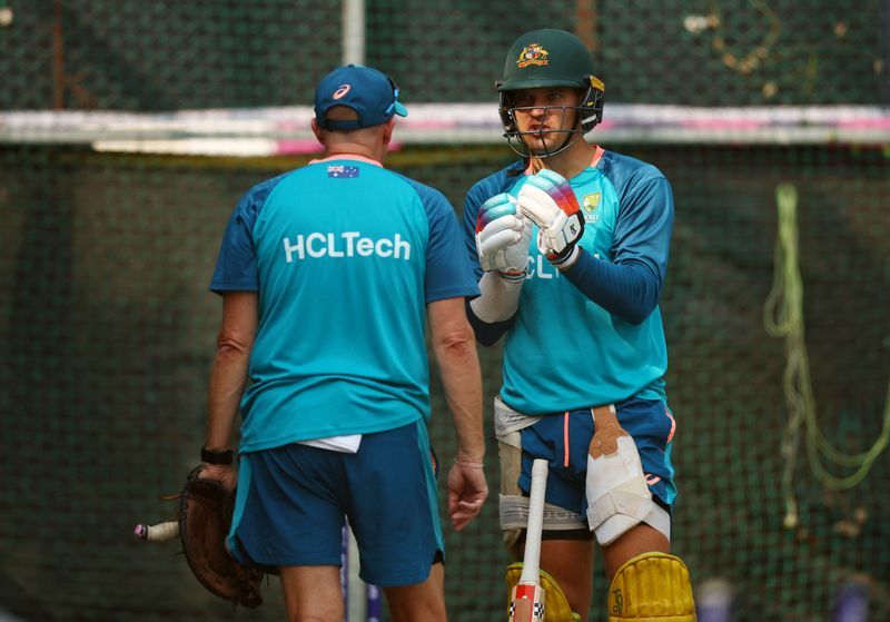 Cricket-Australia set Pakistan victory target of 317 in second test