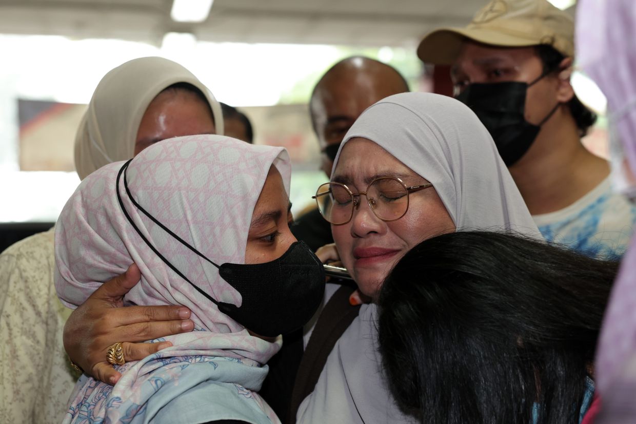 Hamdan sedated, members of Senario ask fans to pray for his recovery - Vimarsana News