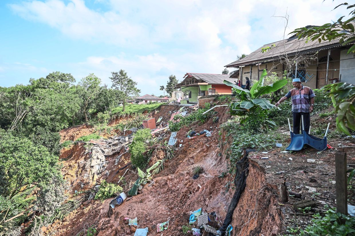 Landslide horror in Felda - Vimarsana News