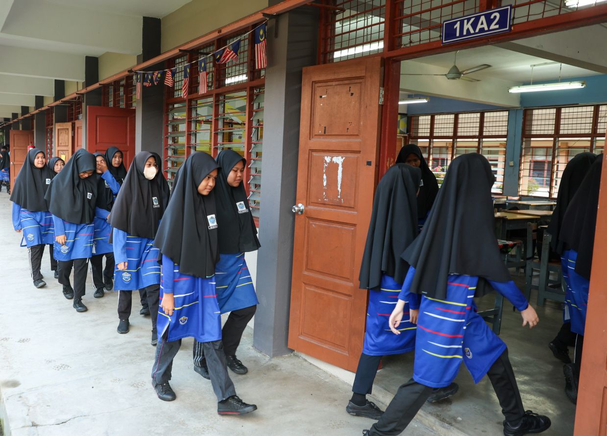 School session in Kelantan running smoothly, says state education dept - Vimarsana News