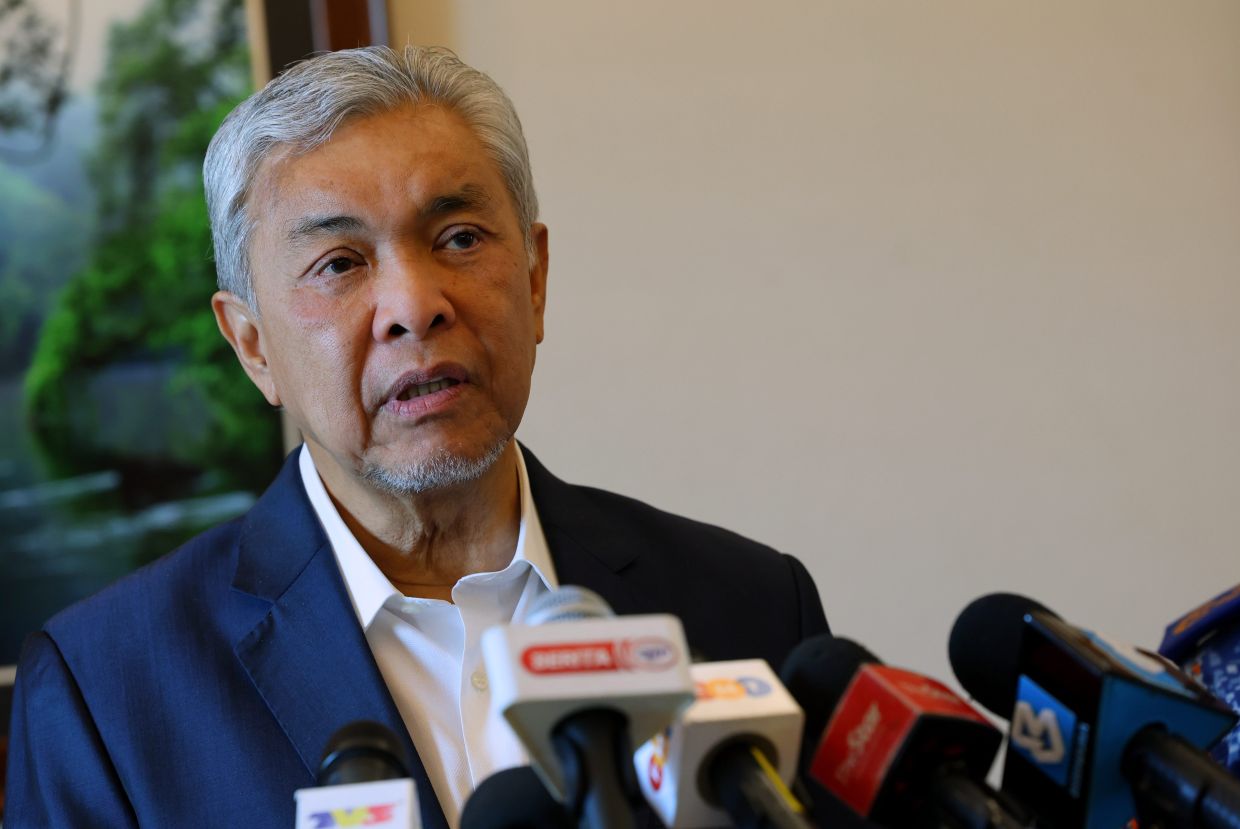 Give fairly, don't distribute flood aid based on political alignment, says Zahid Hamidi - Vimarsana News