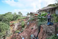 Landslide horror in Felda