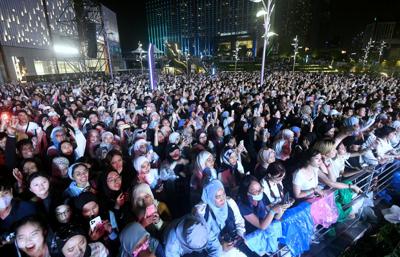 Youth enjoying  the  New Year Countdown concert at The Exchange TRX in Kuala Lumpur. — AZHAR MAHFOF/The Star