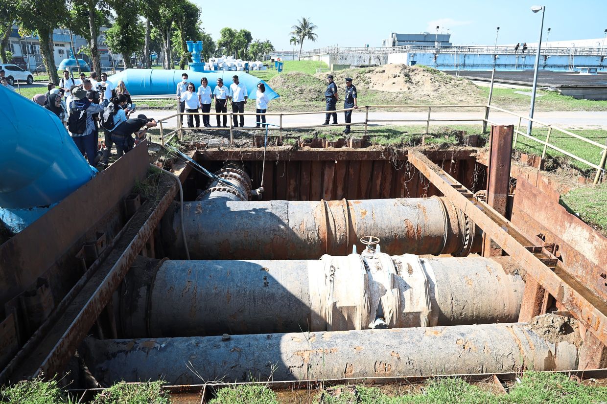 Repairs will be carried out to valves at Sungai Dua water treatment plant. — FIlepic