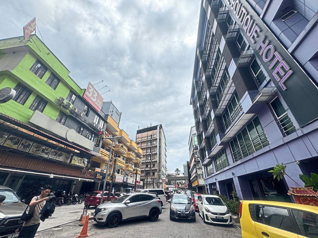 'Licensed to collect parking fees at lane' - Vimarsana News