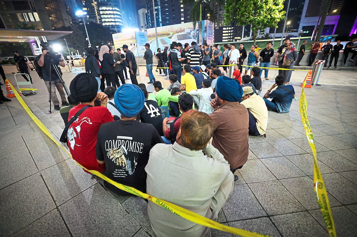 31 undocumented foreigners arrested in KL city centre - Vimarsana News