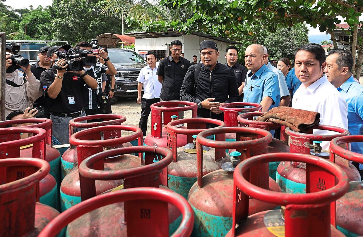 RM225mil subsidy for rural folk to get essential goods - Vimarsana News